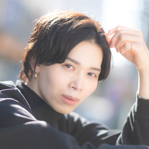 ツヤを出しながら様々なヘアスタイルを表現